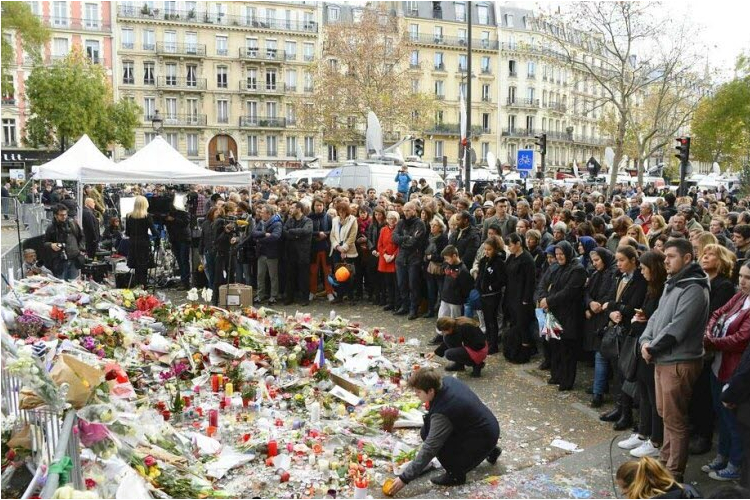 Paris (Xe), rue Alibert, le 24 novembre 2015. Le Petit Cambodge et le Carillon avaient notamment été ciblés par les terroristes du 13 Novembre.