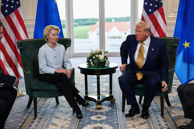 L’Union européenne et les États-Unis ont conclu, dimanche 27 juillet 2025, un accord qui révèle de nombreuses contradictions.